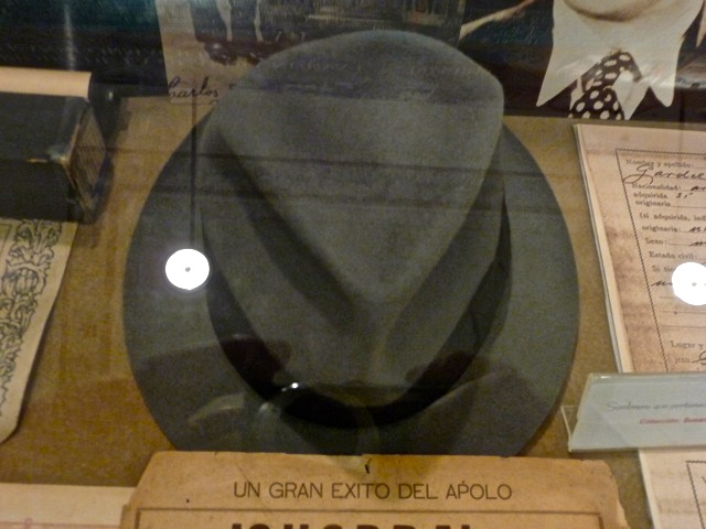 LETTER.sombrero Gardel